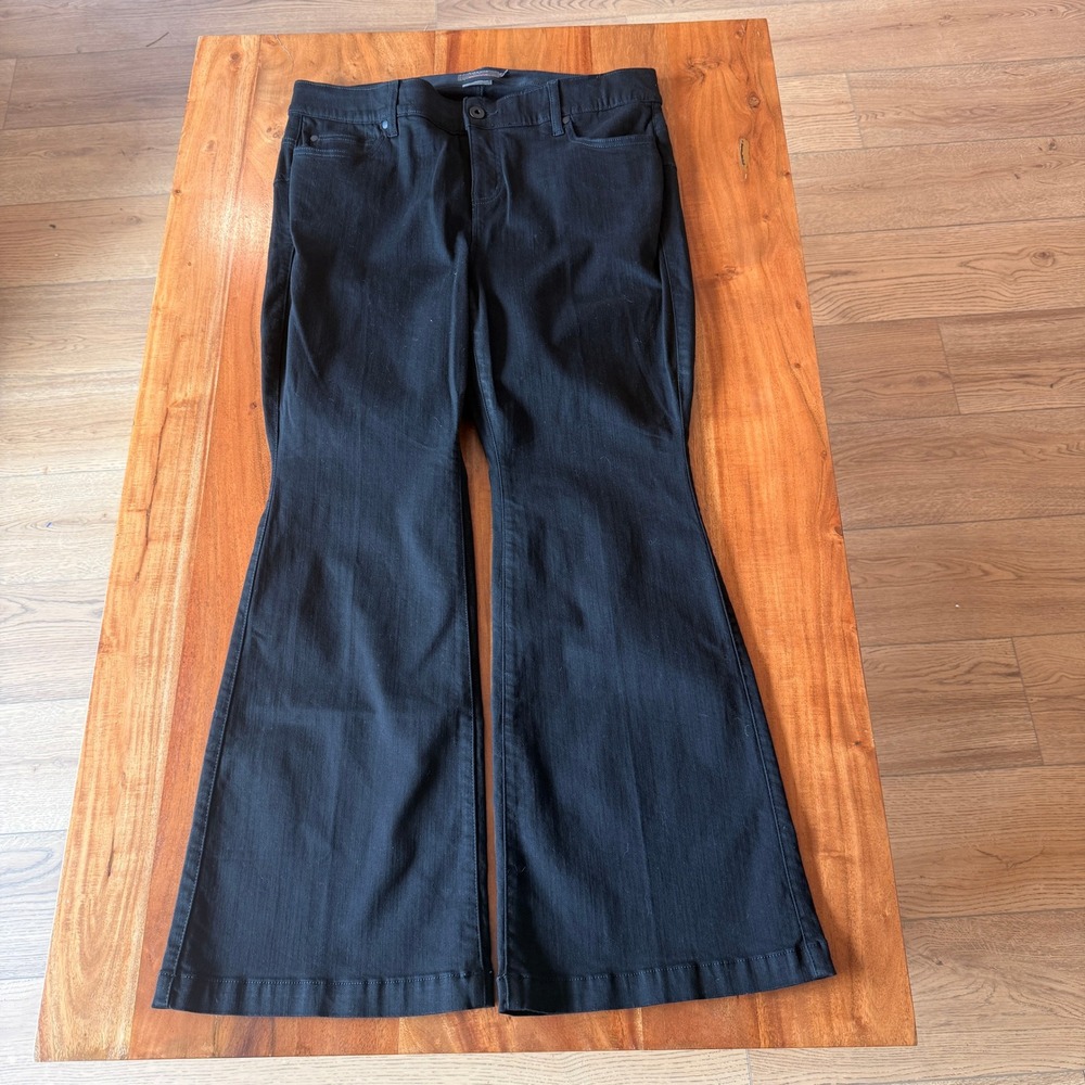 Torrid Women's Black "Bombshell Flare" Premium Stretch Jeans Size 18S NWOT